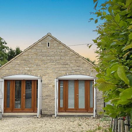 Whitley Old Garage Apartment Luaran gambar