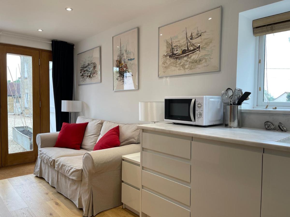Whitley Old Garage Apartment Luaran gambar
